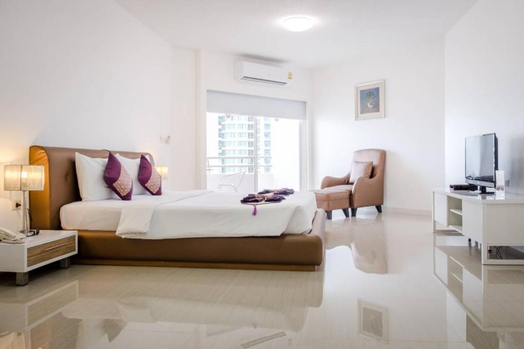 Двухместный (Двухместный номер Делюкс с 1 кроватью или 2 отдельными кроватями и видом на море) отеля The Mark Land Boutique Hotel, Паттайя