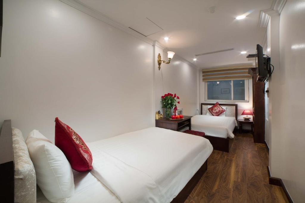 Двухместный (Улучшенный двухместный номер с 2 отдельными кроватями) отеля Golden Sail Hotel, Ханой