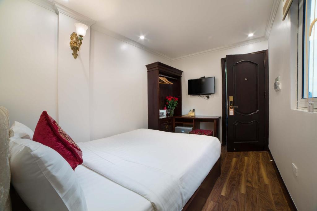 Двухместный (Улучшенный двухместный номер с 1 кроватью) отеля Golden Sail Hotel, Ханой