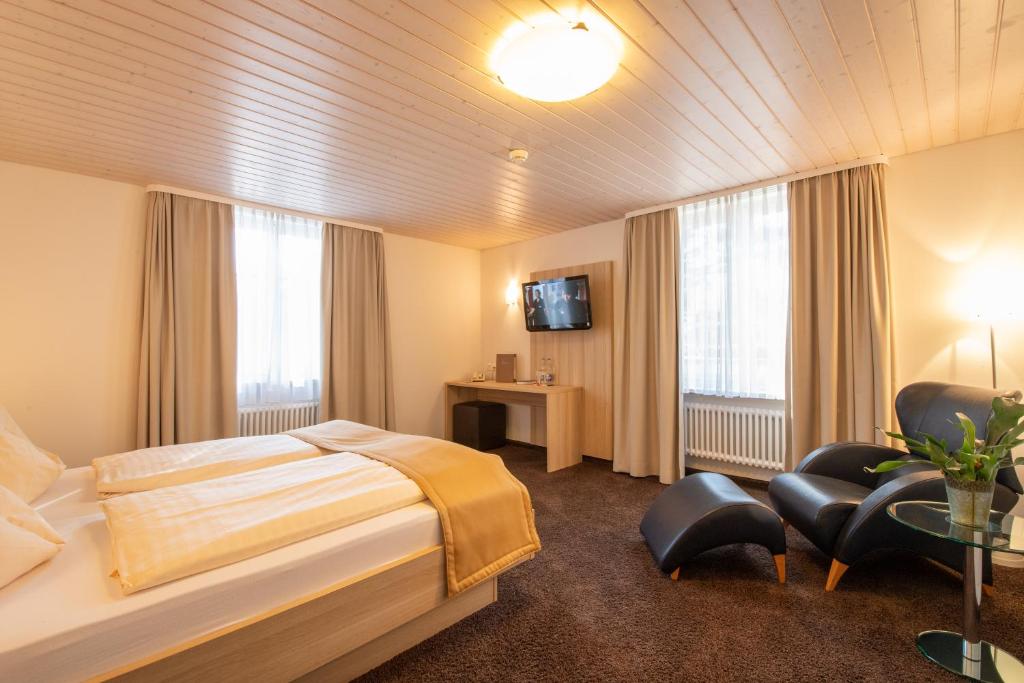 Двухместный (Двухместный номер Делюкс с 1 кроватью и ванной) отеля Hotel zum goldenen Kreuz, Санкт-Галлен