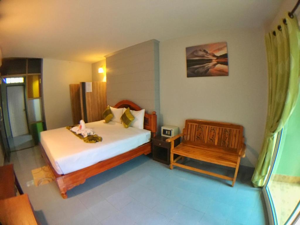 Двухместный (Двухместный номер с 1 кроватью и кондиционером) гостевого дома Sri Chada Hotel, Кхаулак