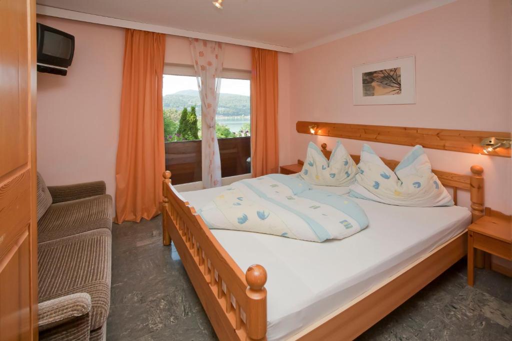 Двухместный (Двухместный номер с 1 кроватью или 2 отдельными кроватями и балконом) гостевого дома Appart-Pension Seehang, Фельден-ам-Вёртерзе