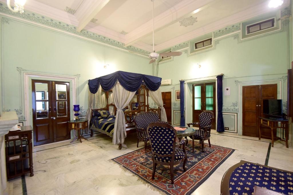 Сьюит (Люкс, вид на сад) отеля Hari Mahal Palace, Jaipur, Джайпур