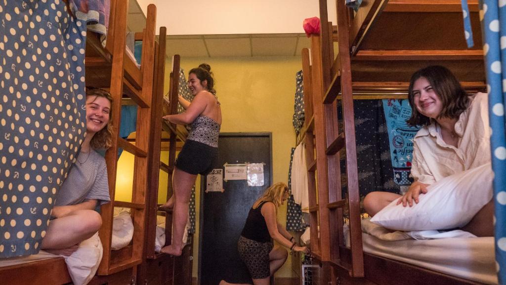 Номер (Кровать в общем 10-местном номере для женщин) хостела Pak-Up Hostel, Краби