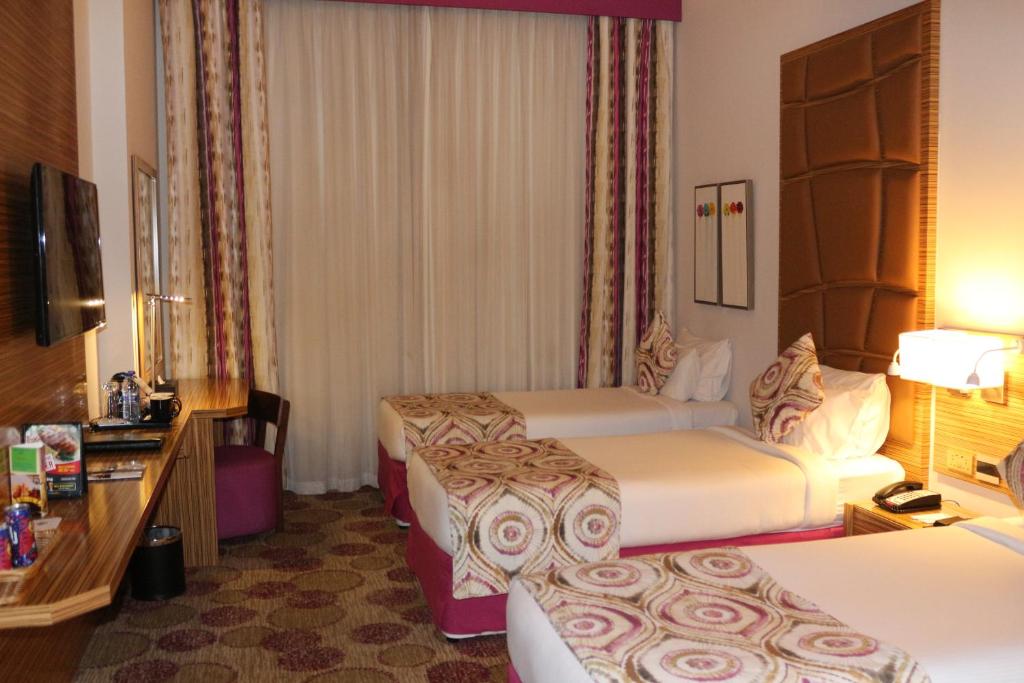 Четырехместный (Четырехместный номер) отеля Best Western Plus Pearl Creek Hotel, Дубай