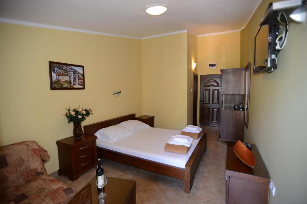 Двухместный (Двухместный номер с диваном-кроватью и видом на море) гостевого дома Rooms Dobrotski Dvori, Котор