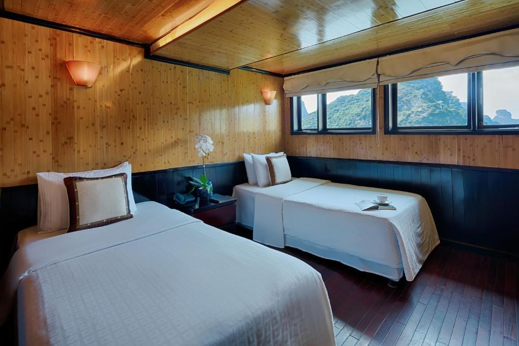 Двухместный (Двухместный номер Делюкс с 1 кроватью или 2 отдельными кроватями с видом на океан - 2 дня и 1 ночь) отеля Syrena Cruises, Халонг