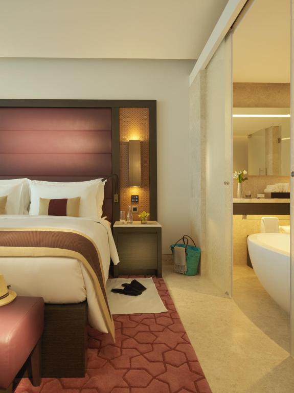 Двухместный (Улучшенный двухместный номер с 1 кроватью) отеля Kempinski Hotel Muscat, Маскат