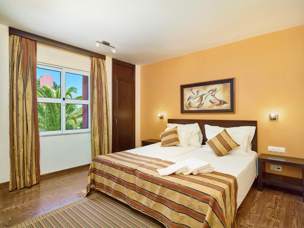 Сьюит (Люкс с боковым видом на море (для 2 взрослых и 1 ребенка)) отеля Hotel Baia Cristal Beach & Spa Resort, Карвуэйру