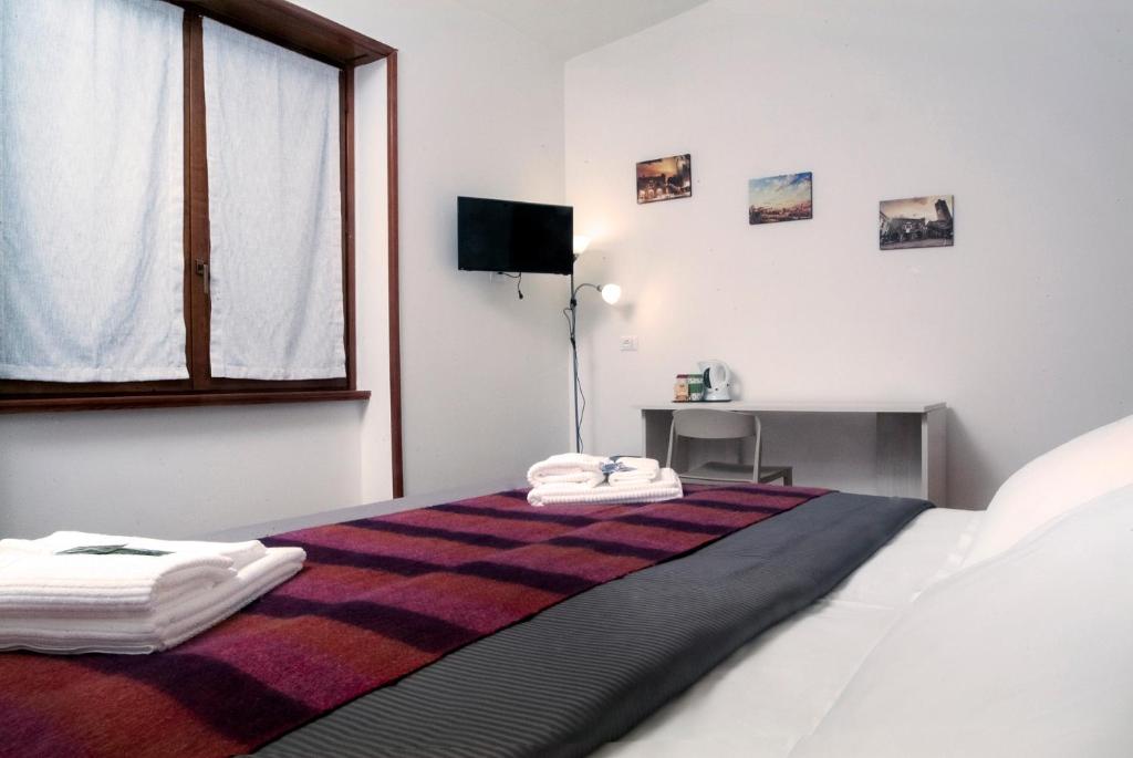Двухместный (Двухместный номер с 1 кроватью и общей ванной комнатой) гостевого дома CityWalls Guest House Bergamo, Бергамо