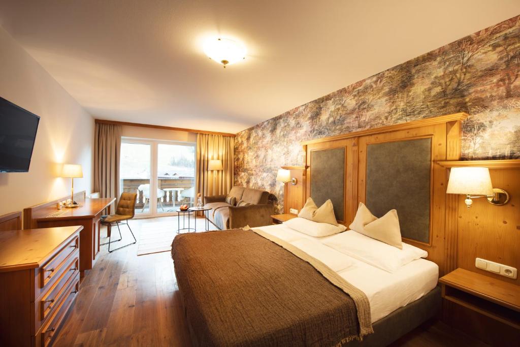 Двухместный (Улучшенный двухместный номер с 1 кроватью (для 2 взрослых и 2 детей)) отеля Premium Activehotel Bergkönig, Нойштифт