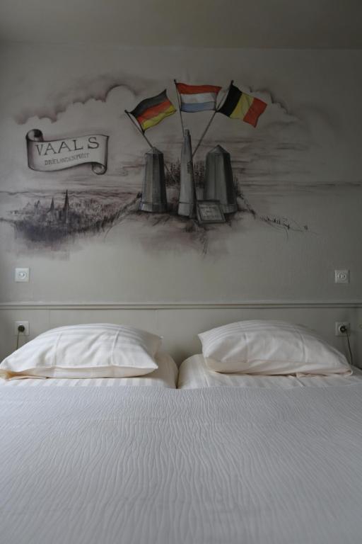 Сьюит (Стандартный двухместный люкс с 1 кроватью) отеля Het Witte Huis, Маастрихт