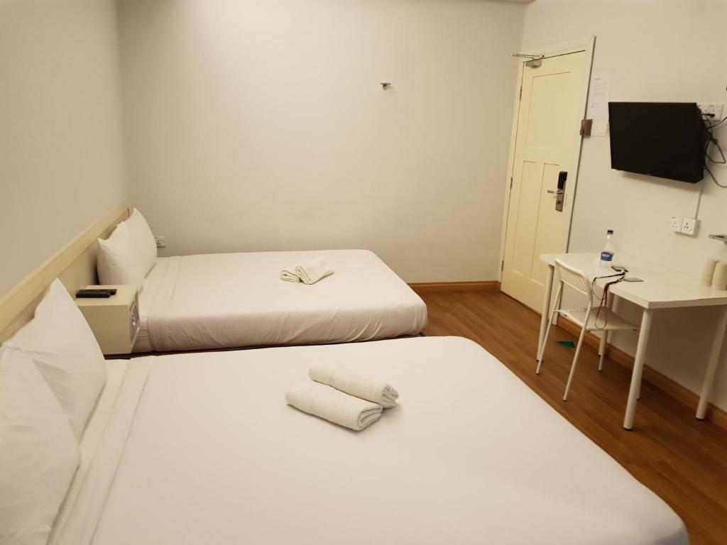 Трехместный (Семейный номер с ванной комнатой) хостела Travelogue Guest House, Куала-Лумпур