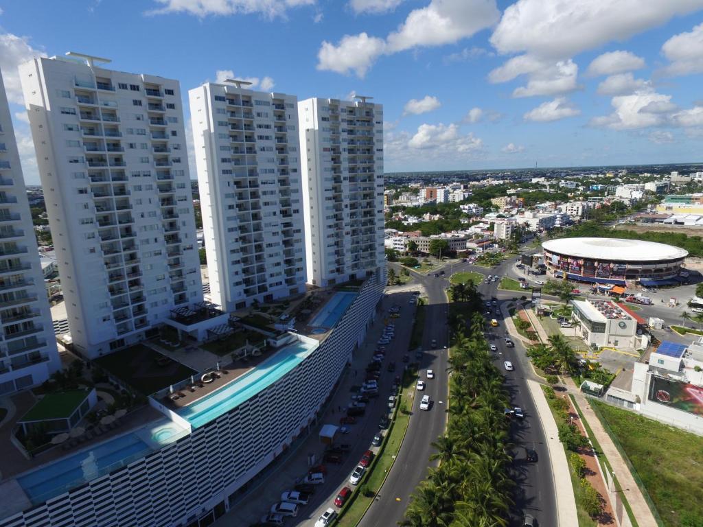 Suites Malecon Cancun