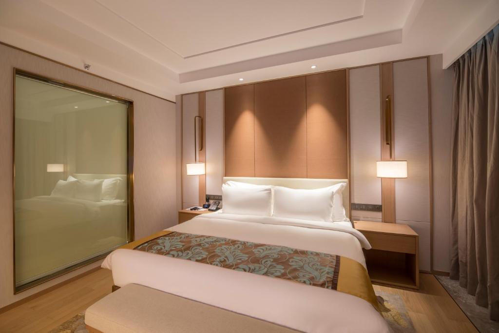Двухместный (Номер с кроватью размера «king-size» и видом на город) отеля Sunshine Bay Hotel, Сиануквиль