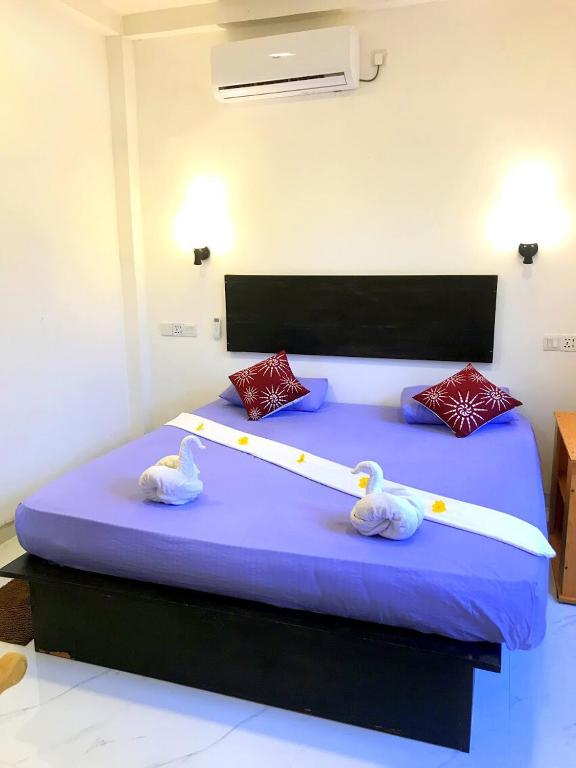 Двухместный (Стандартный номер с кроватью размера «king-size») загородного отеля Monara Backpacker Inn Unawatuna, Унаватуна