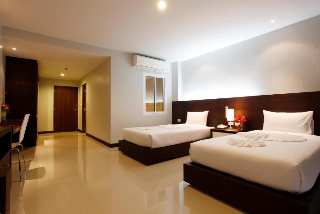 Двухместный (Улучшенный двухместный номер с 1 кроватью или 2 отдельными кроватями) отеля Nize Hotel, Пхукет