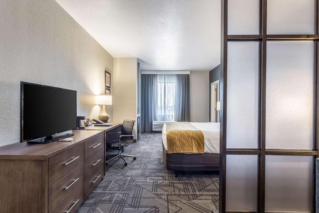 Сьюит (King Suite - Accessible/Non-Smoking), Comfort Inn & Suites Salt Lake City Airport