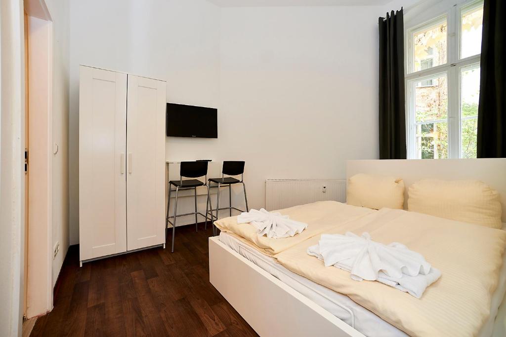 Двухместный (Двухместный номер с 1 кроватью и собственной ванной комнатой) гостевого дома Bearlin City Apartments - City Center East, Берлин