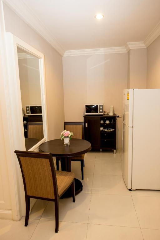 Двухместный (Двухместный номер Делюкс с 1 кроватью) отеля Hope Land Executive Residence Sukhumvit 46, Бангкок