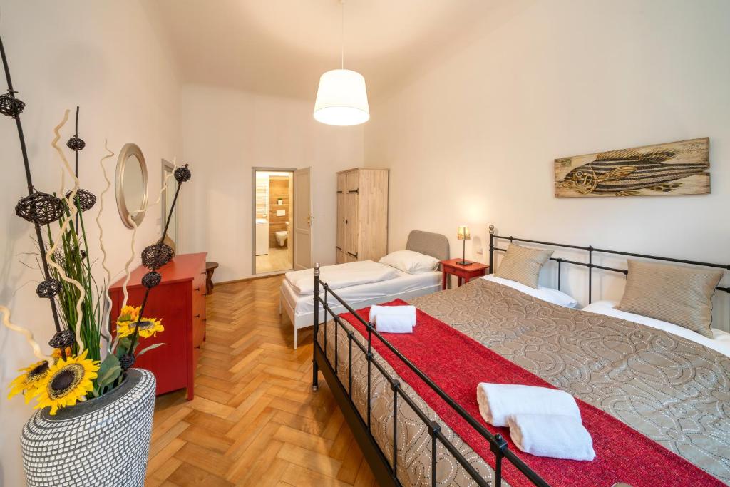 Апартаменты (Special offer: Studio Apartment with e-Scooters or Bike Tours), Old Town - Aparthotel Michalska