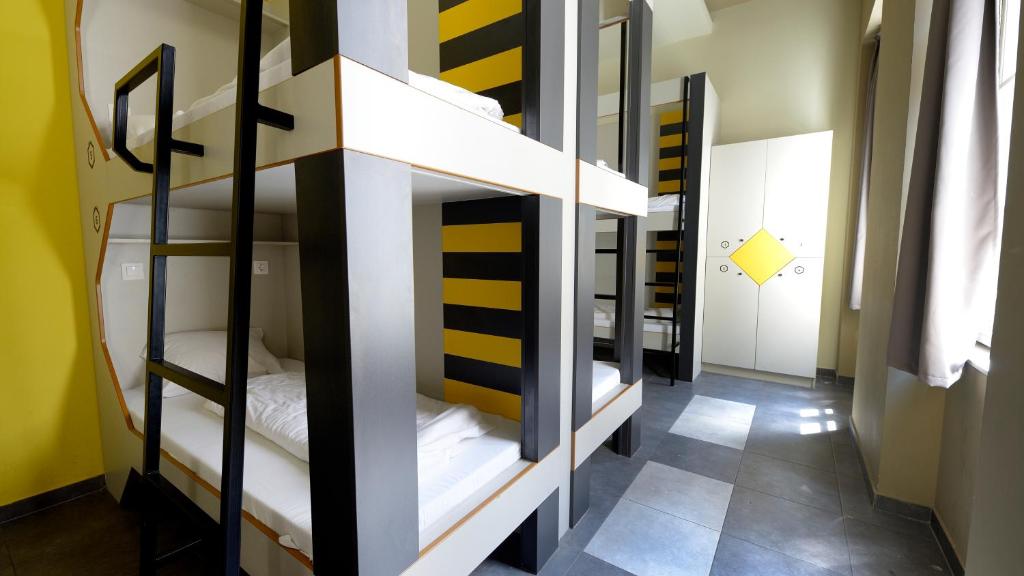 Номер (Кровать в общем 8-местном номере для женщин) хостела The Hive Party Hostel Budapest, Будапешт