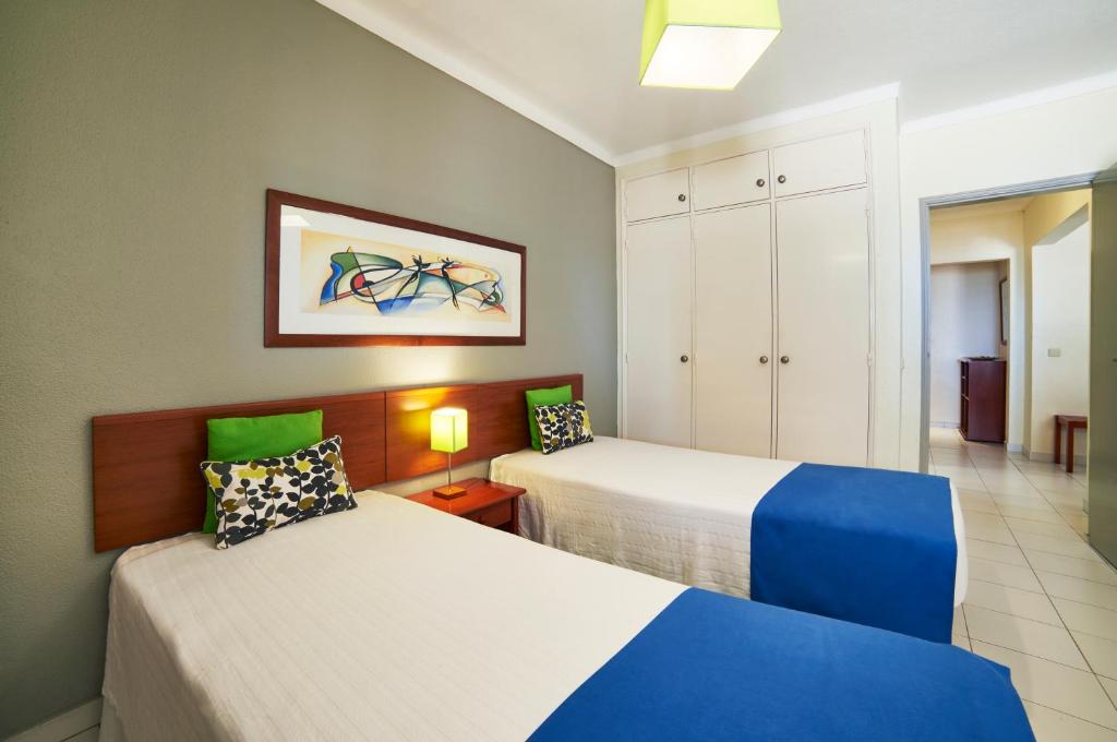 Апартаменты (Апартаменты с 2 спальнями (для 4 взрослых и 1 ребенка в возрасте до 12 лет)) апарт-отеля Smartline Amarilis, Портиман