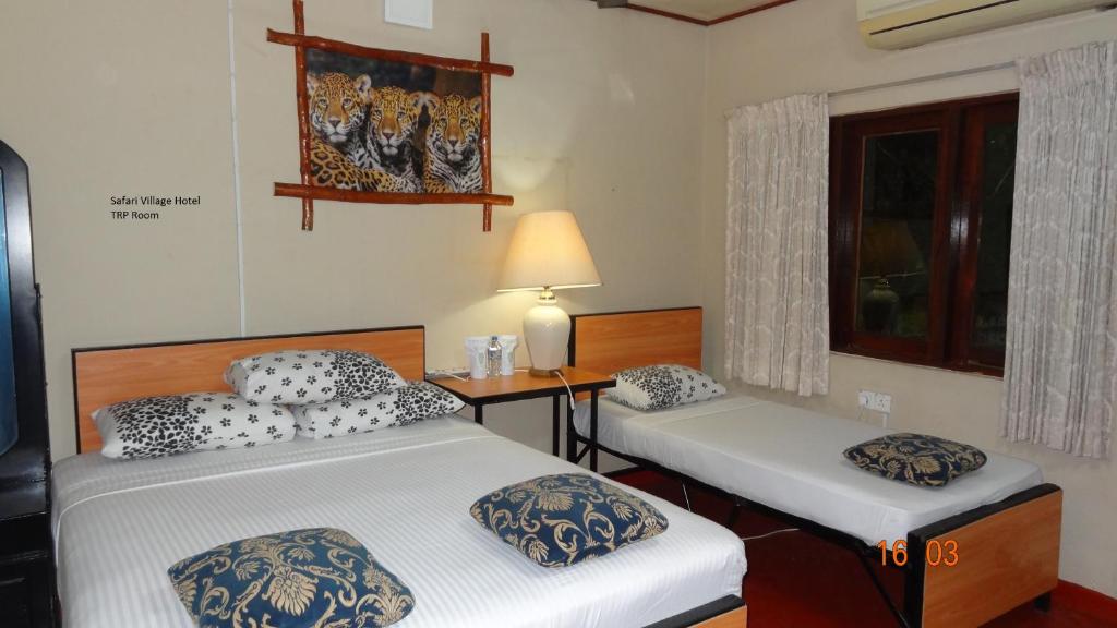 Трехместный (Трехместный номер) отеля Safari Village Hotel - Udawalawe, Удавалаве