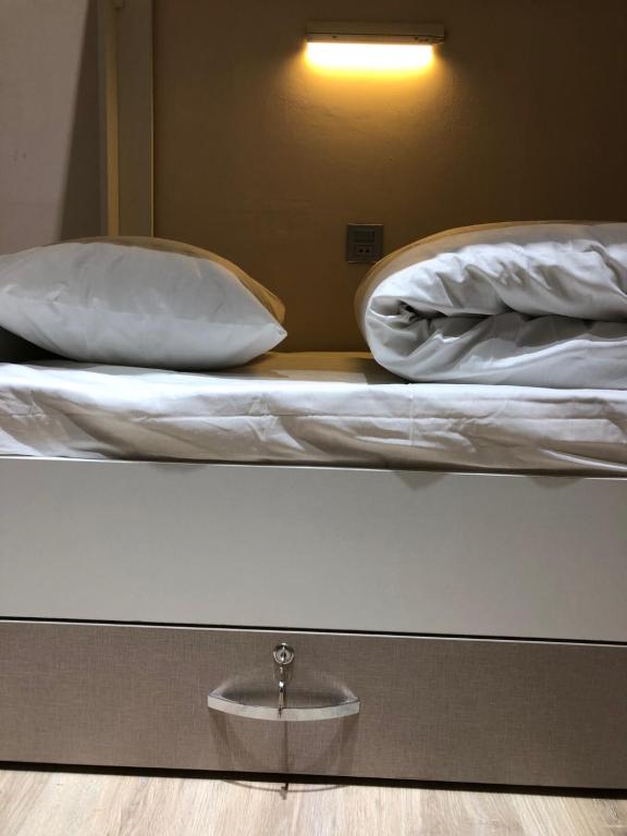 Номер (Спальное место на двухъярусной кровати в общем номере для мужчин и женщин) хостела Travel Inn, Баку