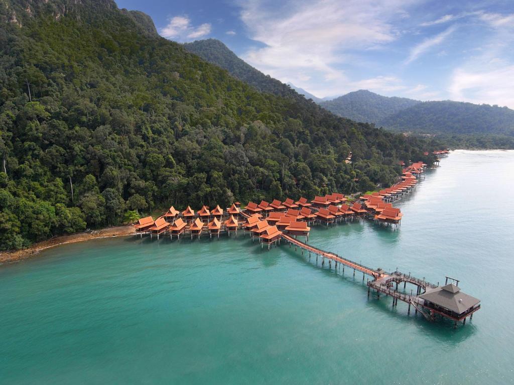 Двухместный (Люкс «Премьер» на воде) курортного отеля Berjaya Langkawi Resort, Лангкави
