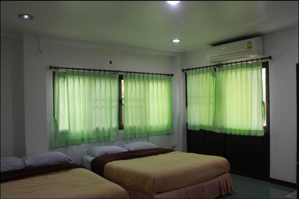 Семейный (Семейный номер) отеля Jitrawadee Hotel, Лампанг