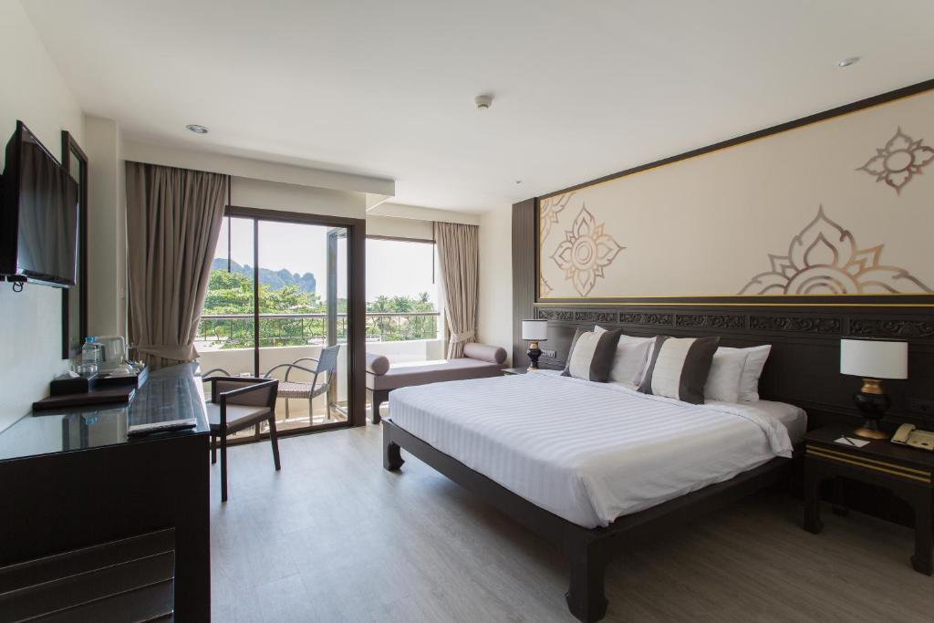 Двухместный (Улучшенный двухместный номер с 1 кроватью или 2 отдельными кроватями и видом на море) отеля Krabi Heritage, Краби