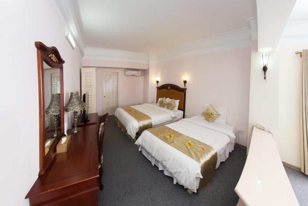 Двухместный (Представительский номер с кроватью размера «queen-size») отеля Classic Hoang Long Hotel, Хайфон