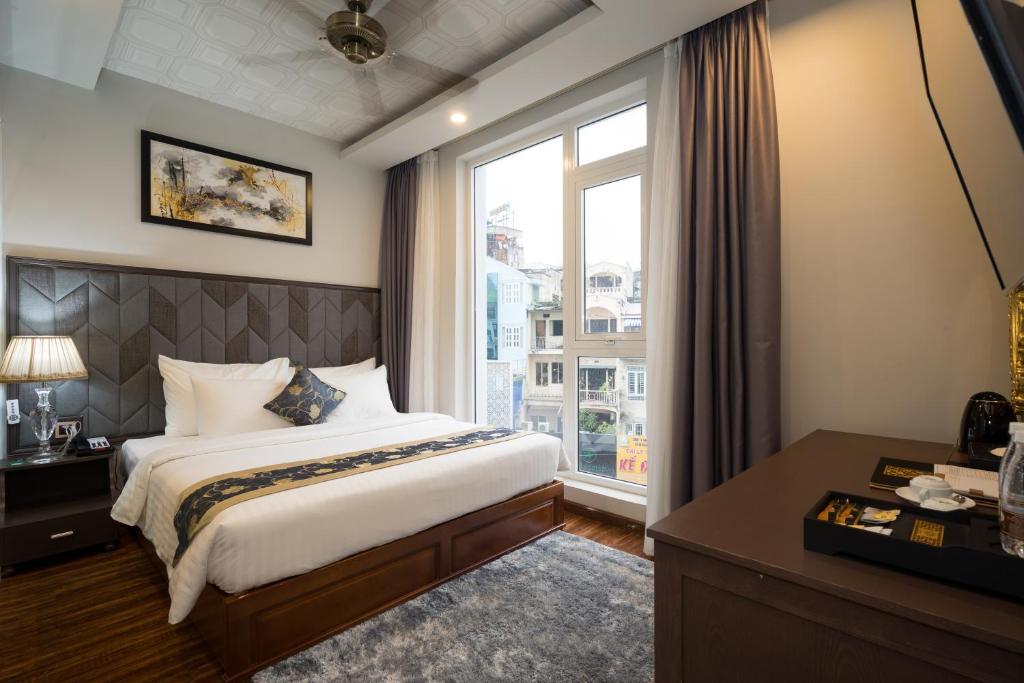 Двухместный (Двухместный номер Делюкс «Премиум» с 1 кроватью, вид на город) отеля Cicilia Saigon Hotels & Spa, Хошимин