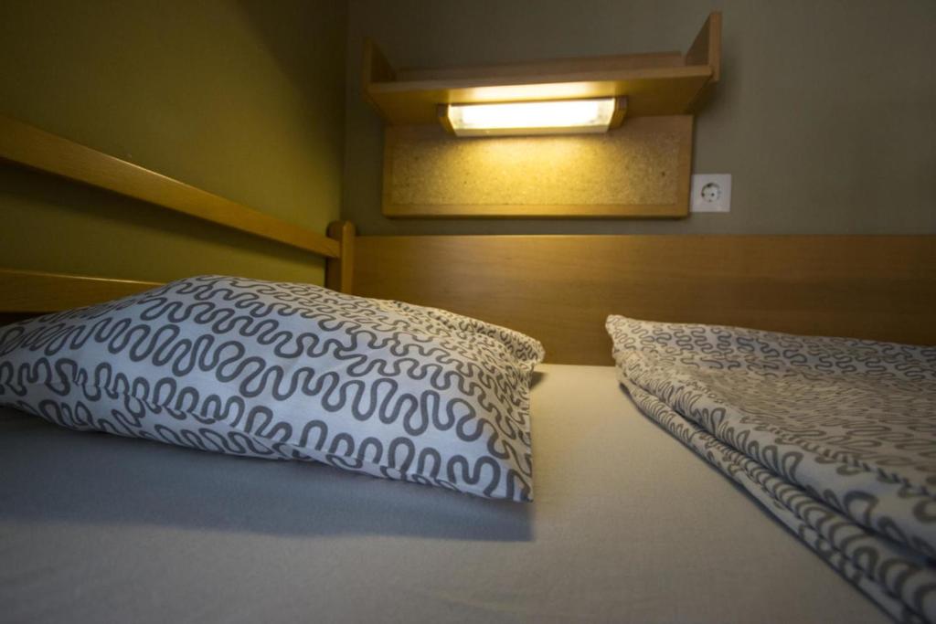 Номер (Кровать в общем 6-местном номере для мужчин и женщин) хостела Treestyle Hostel, Будапешт