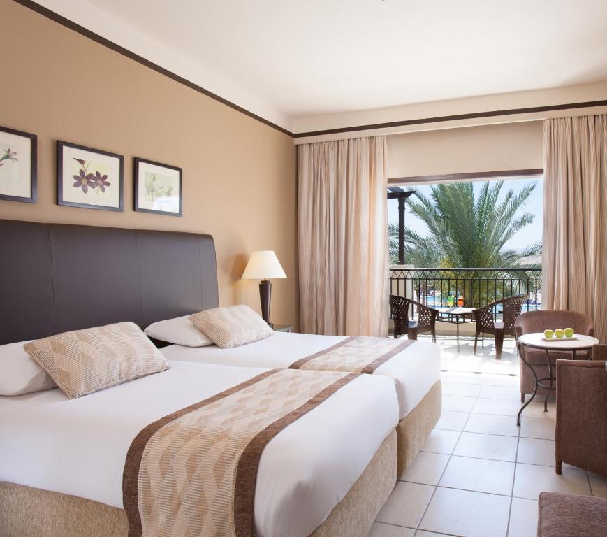 Двухместный (Улучшенный двухместный номер с 2 отдельными кроватями — Lamaya) курортного отеля Jaz Lamaya Resort, Корая-Бэй