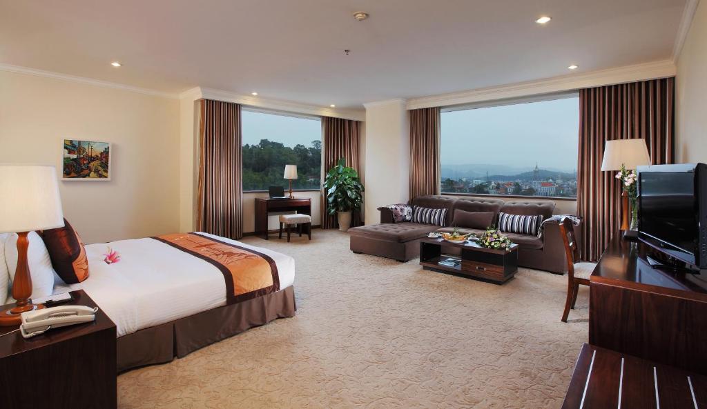 Двухместный (Роскошный двухместный номер с 1 кроватью) отеля Ha Long DC Hotel, Халонг