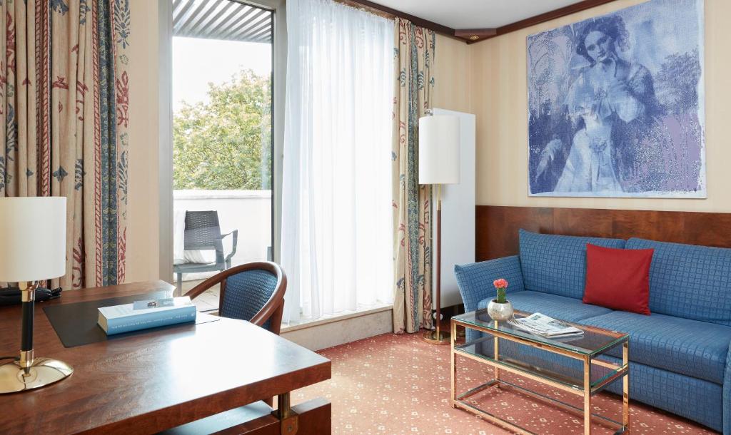 Двухместный (Двухместный номер «Плюс» бизнес-класса с 1 кроватью и террасой) апарт-отеля Derag Livinghotel Kanzler, Бонн