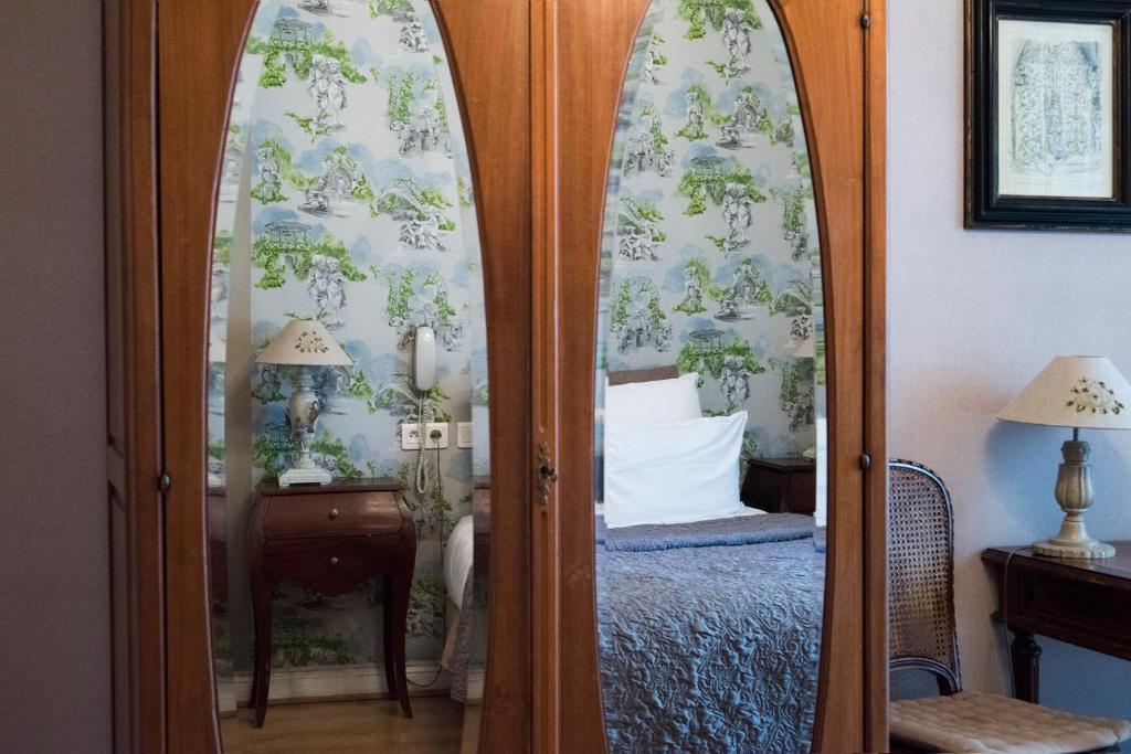 Двухместный (Улучшенный двухместный номер с 1 кроватью) отеля Hotel Villa Rivoli, Ницца