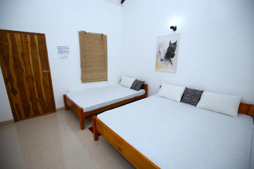 Семейный (Семейный номер с ванной комнатой) гостевого дома Amadi Rest, Катарагама