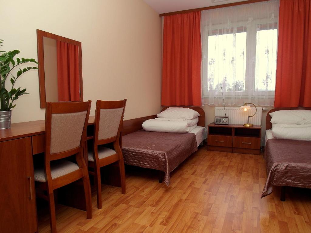Двухместный (Улучшенный двухместный номер с 1 кроватью (для 1 взрослого)) апарт-отеля Ośrodek Hotelowy Optima, Краков