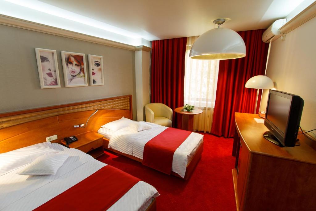 Двухместный (Двухместный номер с 2 отдельными кроватями) отеля Hotel Anna, Тыргу-Жиу