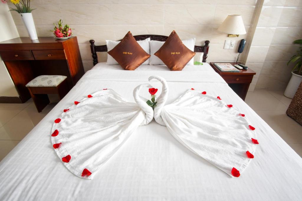 Двухместный (Двухместный номер Делюкс с 1 кроватью или 2 отдельными кроватями) отеля DMZ Hotel, Хюэ