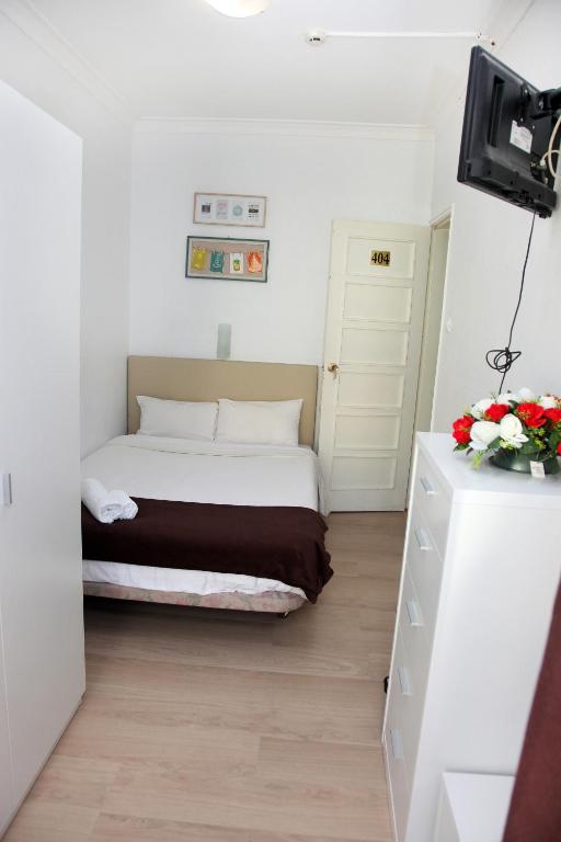 Двухместный (Двухместный номер с 1 кроватью и общей ванной комнатой) гостевого дома Lisbon Suite Home, Лиссабон