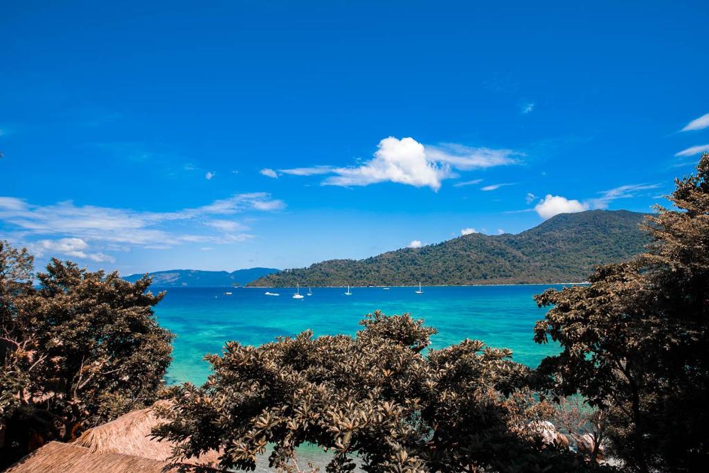 Номер (Бунгало с видом на море), The Hut, Koh Lipe