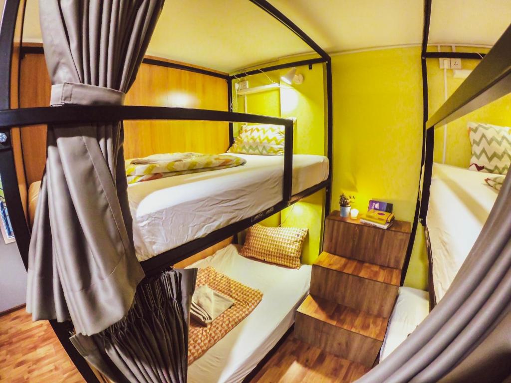 Номер (Кровать в общем номере для мужчин и женщин с 10 кроватями) хостела ZZZ Hostel @ Don Mueang Airport Bangkok, Бангкок