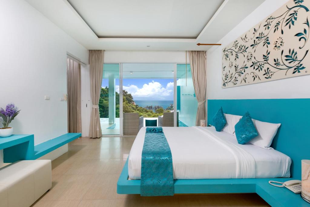 Сьюит (Суперлюкс с бассейном и частичным видом на море) отеля Amala Grand Bleu Resort, Пхукет