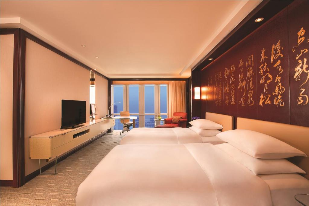 Двухместный (Двухместный номер с 2 отдельными кроватями и видом на реку) отеля Grand Hyatt Shanghai, Шанхай