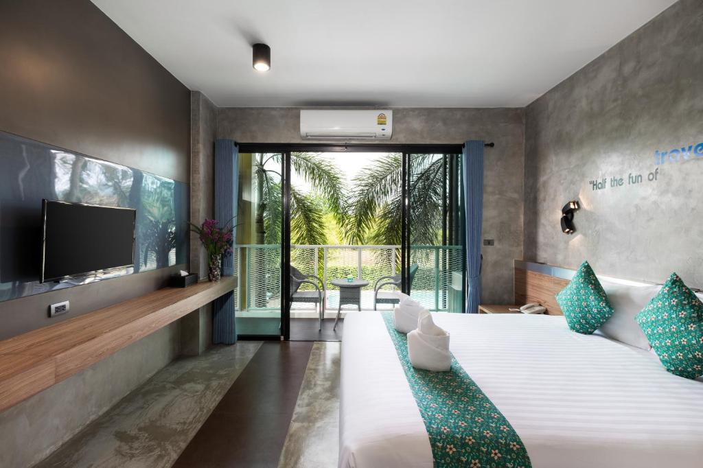 Двухместный (Улучшенный двухместный номер с 1 кроватью и видом на бассейн) отеля Nap Krabi, Краби
