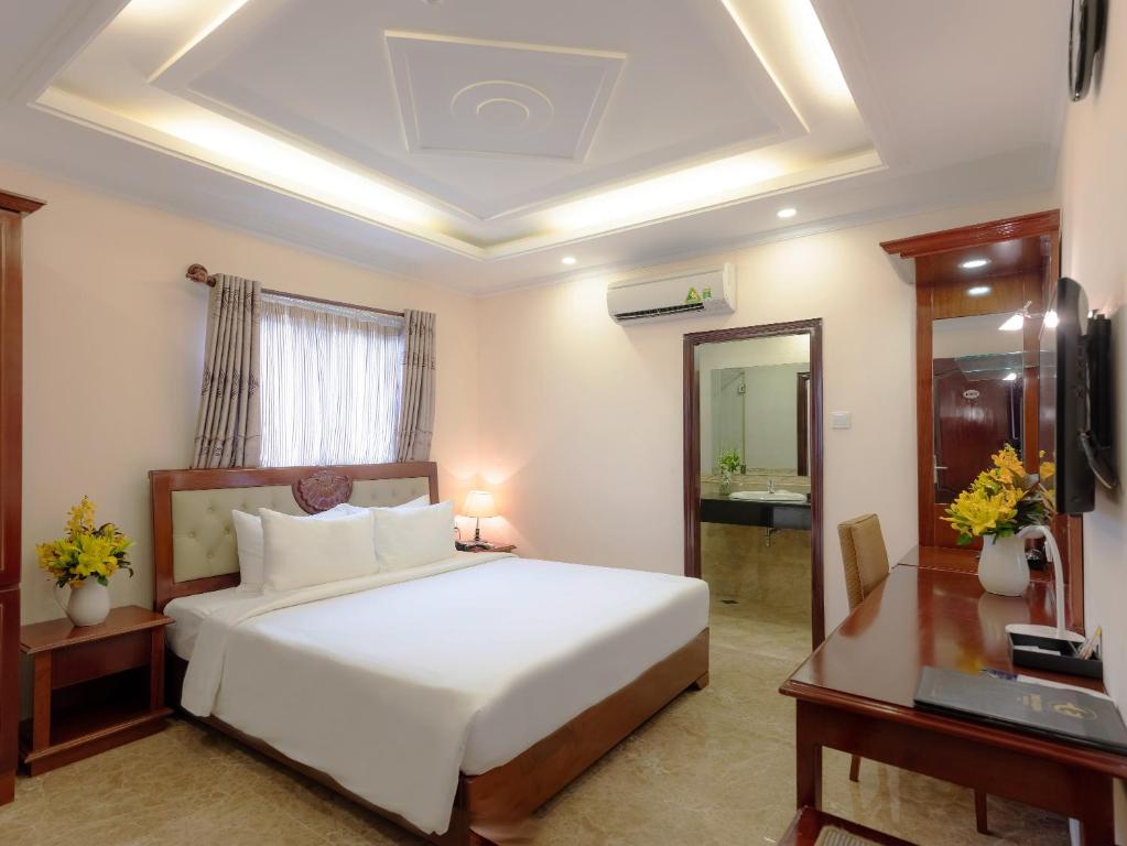 Двухместный (Улучшенный двухместный номер с 1 кроватью) отеля Thien Xuan Hotel, Хошимин